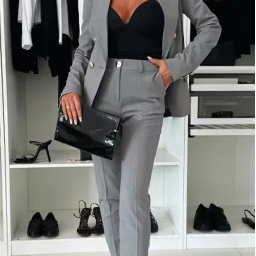 Kényelmes és Slim Fit Öltöny
