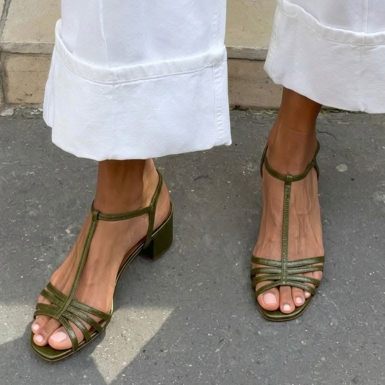 Allegra | Arany Szandálok Mindennapi Elegancia